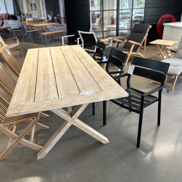 Delia karmstol svart & Brutus matbord