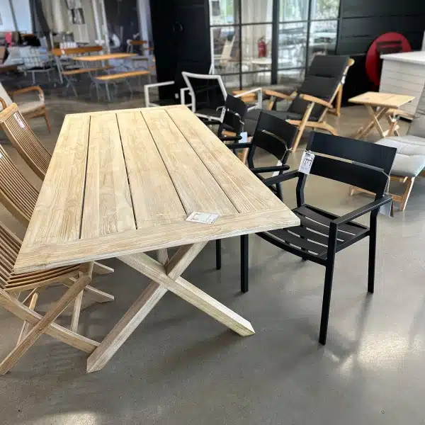 Delia karmstol svart & Brutus matbord
